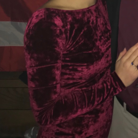 Small burgundy velvet backless Lulus dress - Picture 16 of 16